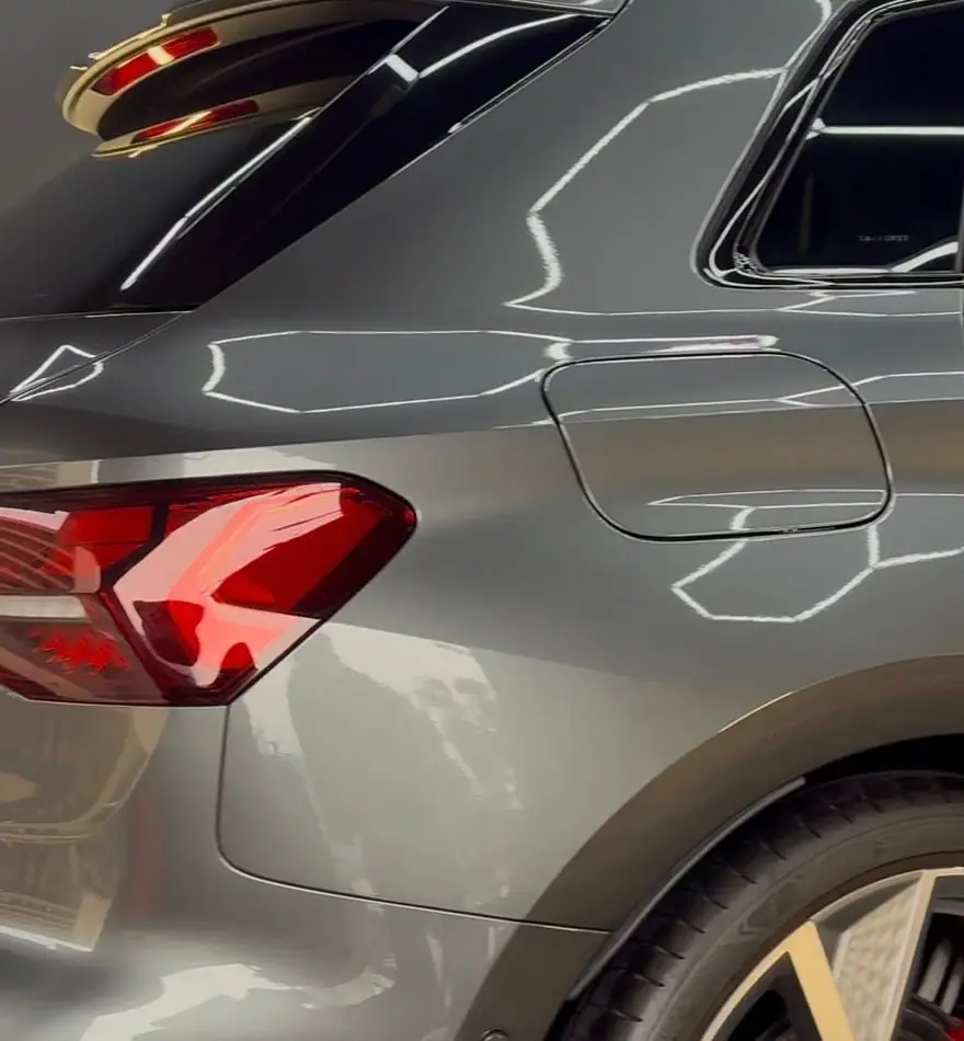 Après : la même Audi propre et brillante après un nettoyage extérieur à l'atelier DiamantClean, Ajaccio